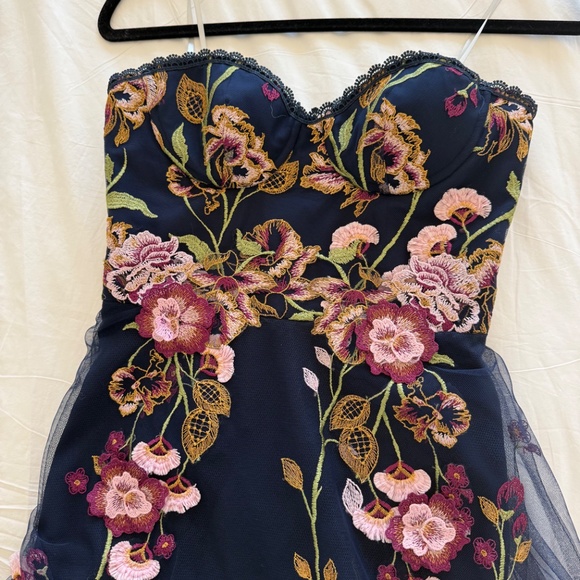 Marchesa Notte Embroidered Floral  Long Dress/Gown - Picture 5 of 5